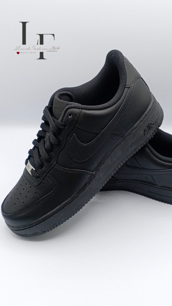 NIKE AIR FORCE 1